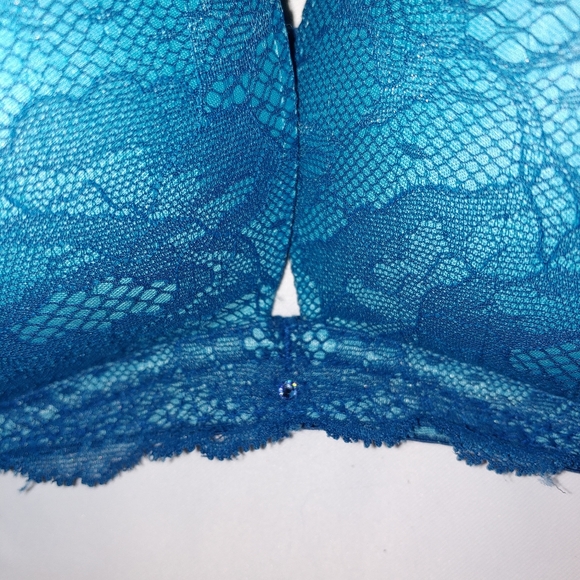 Victoria Secret bra.  36D - Picture 3 of 8